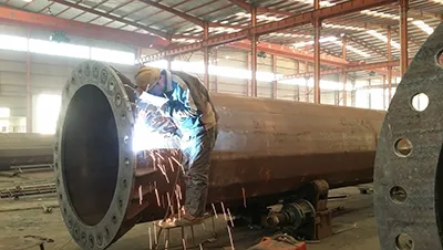 Taller de torres de tecomunicaciones monopolares