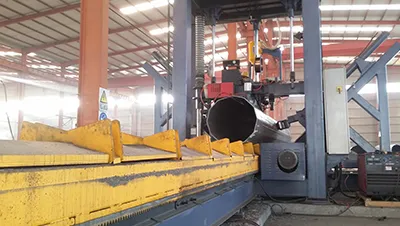 Taller de torres de tecomunicaciones monopolares