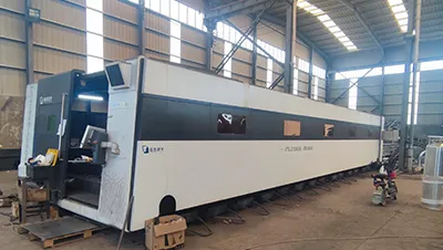 Taller de torres de tecomunicaciones monopolares