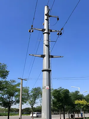 Torre de transmisión de energía monopolar