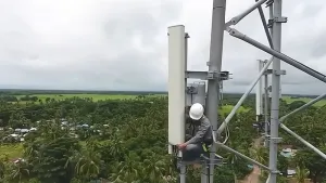 Instalación de torre de acero tubular de 3 patas 1
