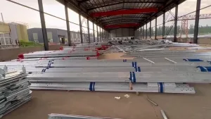 Área de almacenamiento de componentes de torres de acero