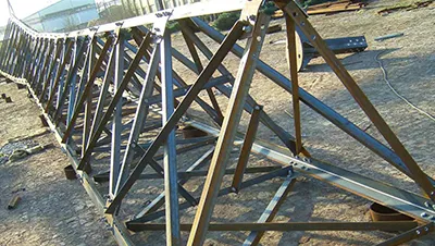 Torre angular de acero de 3 patas de 60m