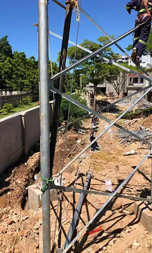 Torre de comunicación tubular de acero de 3 patas