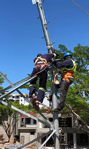 Torre de comunicación tubular de acero de 3 patas