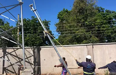 Torre tubular de acero de 3 patas de 50m