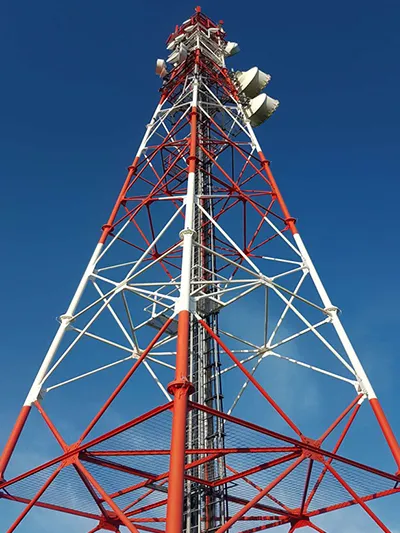 Torre de comunicación tubular de acero de 4 patas