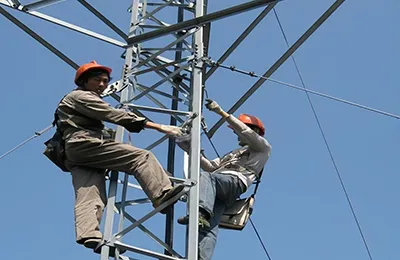 Torre de comunicación arriostrada de 60m