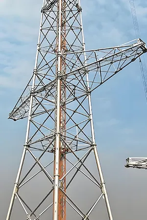 Torre de iluminación angular de acero de 4 patas